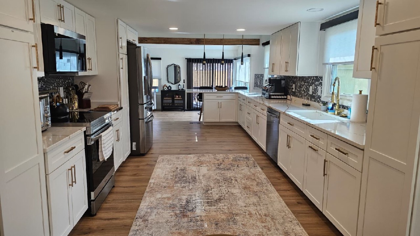 Mojo Manor chef's kitchen with quartz counters, peninsula island and open plan living